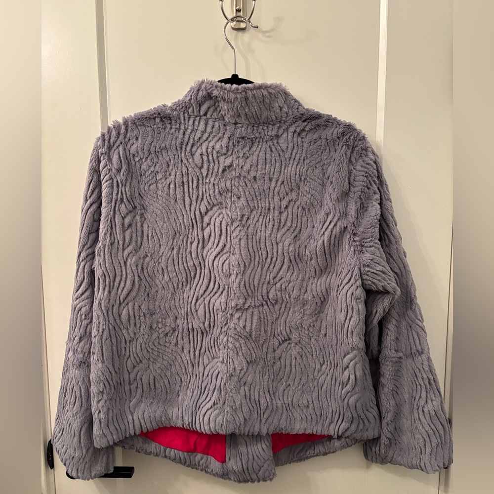 Patagonia grey faux fur jacket - Picture 2 of 5